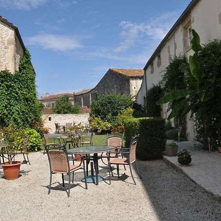 Hotel Du Donjon Aulnay  Esterno foto