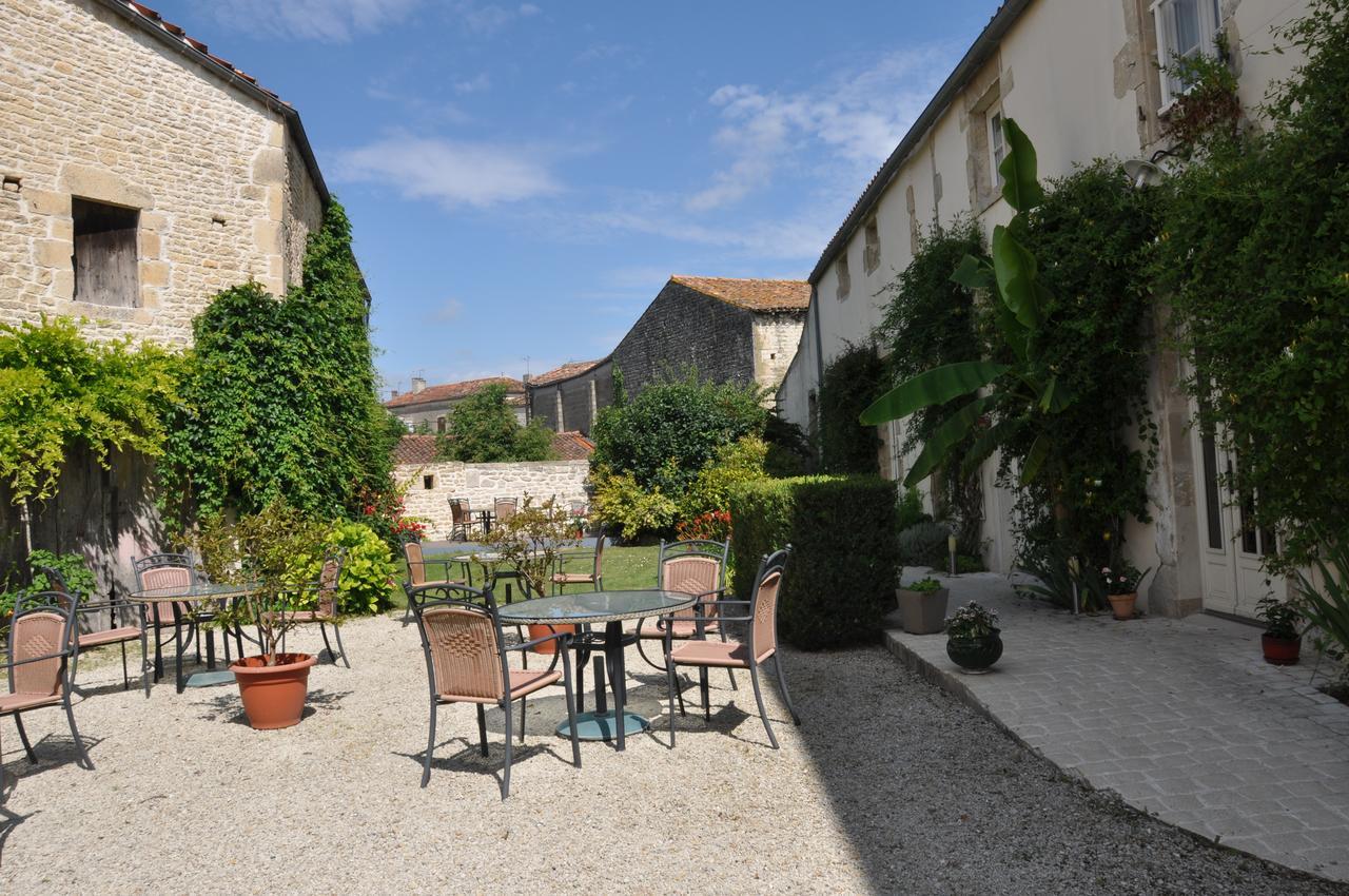 Hotel Du Donjon Aulnay  Esterno foto