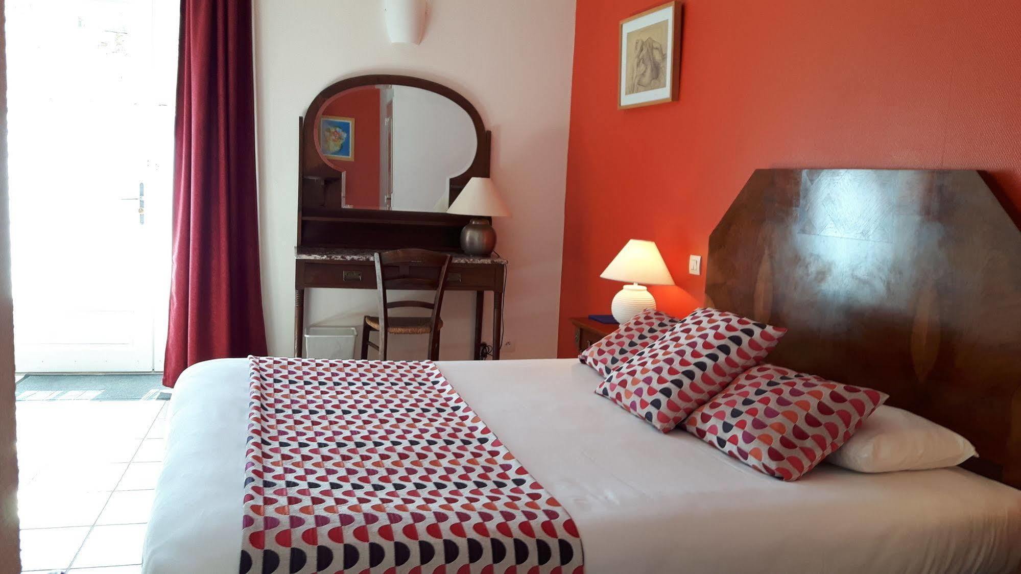 Hotel Du Donjon Aulnay  Esterno foto