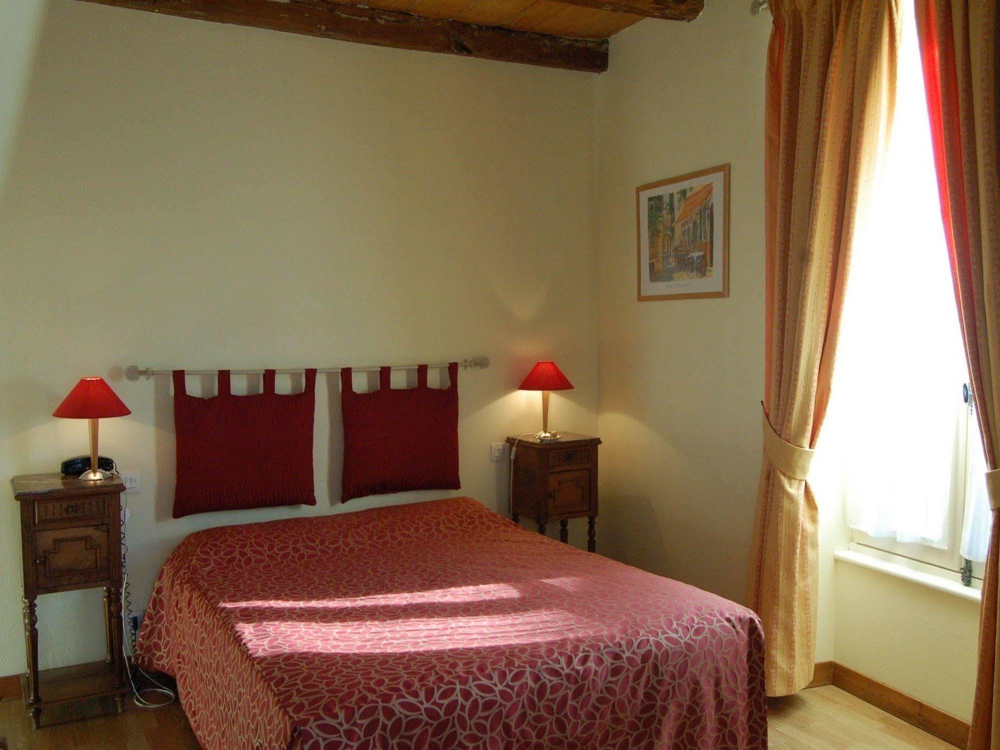 Hotel Du Donjon Aulnay  Esterno foto