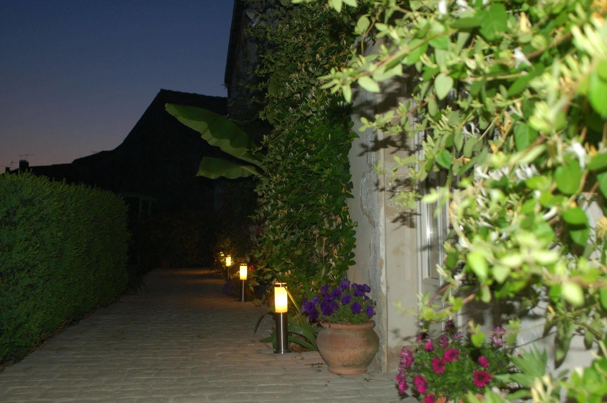 Hotel Du Donjon Aulnay  Esterno foto