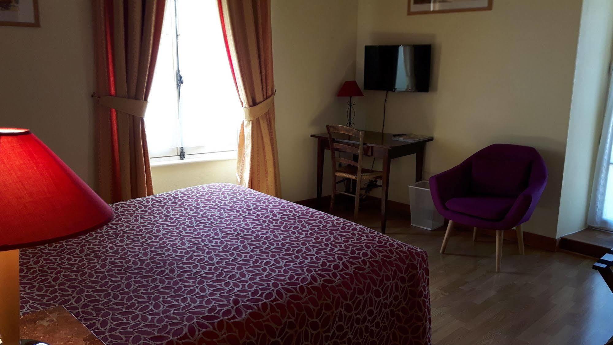 Hotel Du Donjon Aulnay  Esterno foto